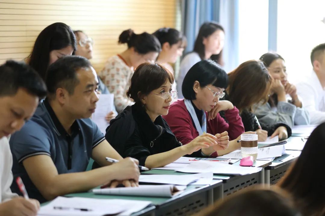 【嘉贡 · 教研培训】成熟教师展风采，示范引领促提升——记嘉贡小学语文组成熟教师献课活动